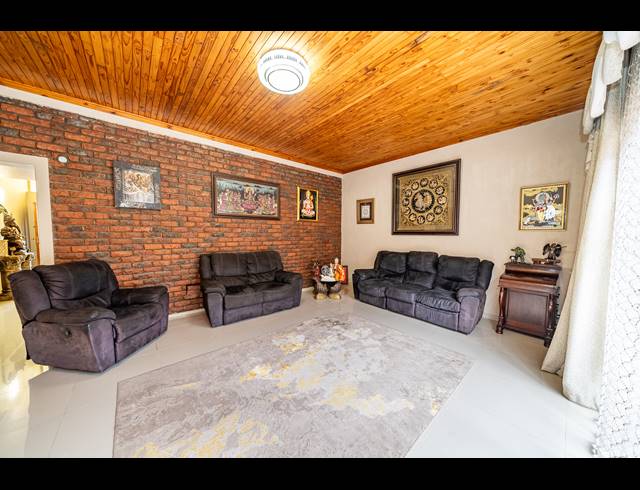 4 BEDROOM FREESTANDING FOR SALE IN FARRARMERE